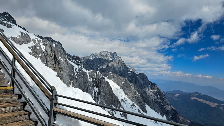 montañas nevadas de yulongshang